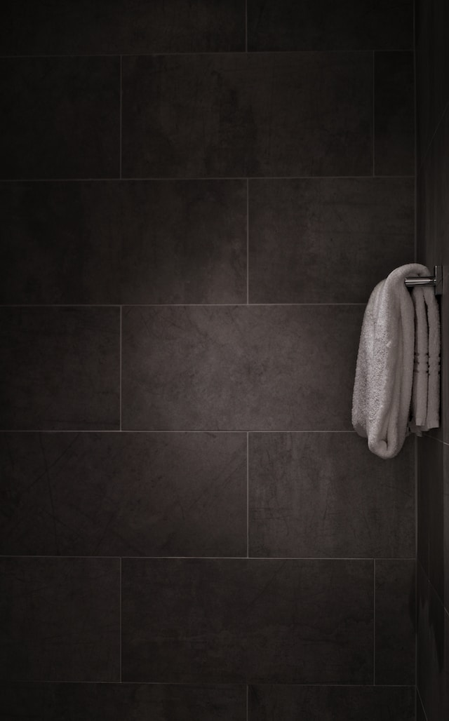 Une photo d'une douche à l'italienne