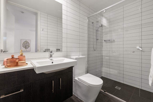 Une photo d'une salle de bains contemporaine